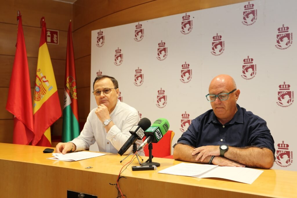 Ángel Viveros y José Sousa, durante la rueda de prensa en la que se han presentado los convenios con el Canal de Isabel II.