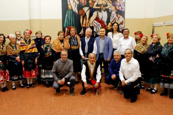 Las instalaciones del Teatro La Jaramilla han sido escenario este sábado de la inauguración de las actividades organizadas con motivo del 40º aniversario de la Casa Regional de Extremadura de Coslada, un acto que ha estado presidido por el alcalde, Ángel Viveros.