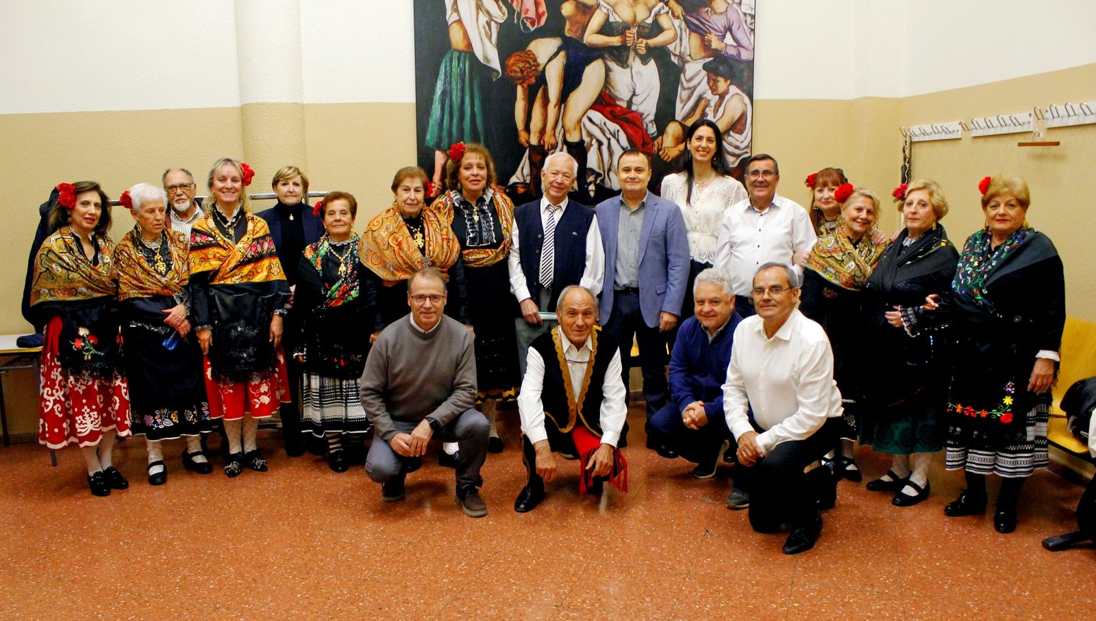 Las instalaciones del Teatro La Jaramilla han sido escenario este sábado de la inauguración de las actividades organizadas con motivo del 40º aniversario de la Casa Regional de Extremadura de Coslada, un acto que ha estado presidido por el alcalde, Ángel Viveros.