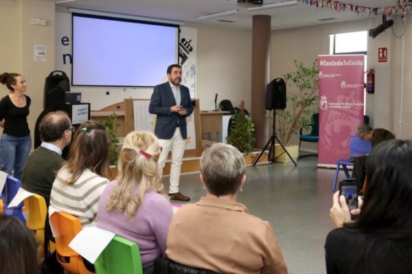 El Ayuntamiento de Coslada ha celebrado esta mañana las I Jornadas Intersectoriales de Salud Comunitaria, un encuentro que ha reunido a profesionales de la salud, personal municipal, asociaciones y vecinas y vecinos activos con el objetivo de reflexionar de manera colectiva y avanzar en la mejora de la salud y el bienestar en el municipio.