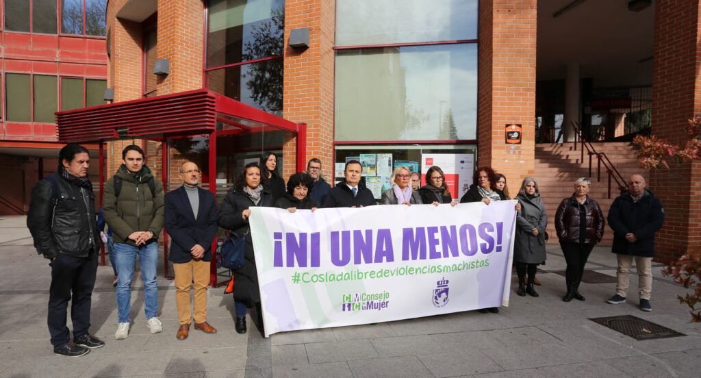 Coslada condena una vez más los asesinatos machistas con una concentración silenciosa que ha tenido lugar ho