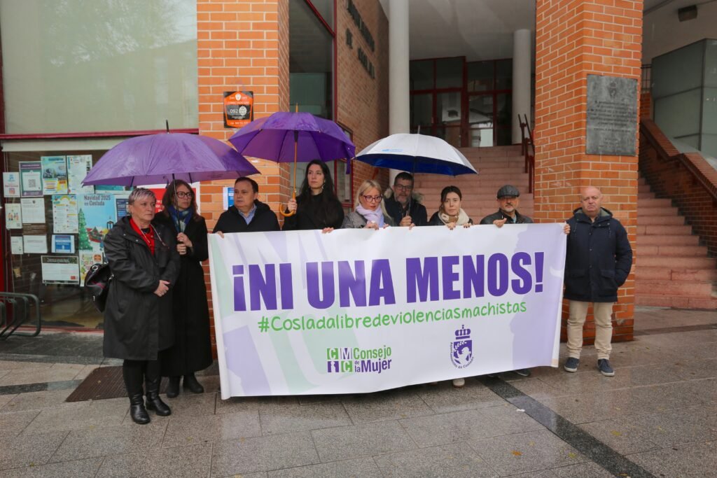 Coslada guarda de nuevo silencio para condenar los últimos asesinatos machistas ocurridos en Toledo y Sevilla
