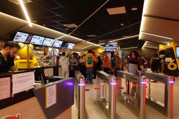 El alumnado de primaria de los colegios de Coslada asistirá mañana a ver Los Goonies en el marco de una campaña escolar