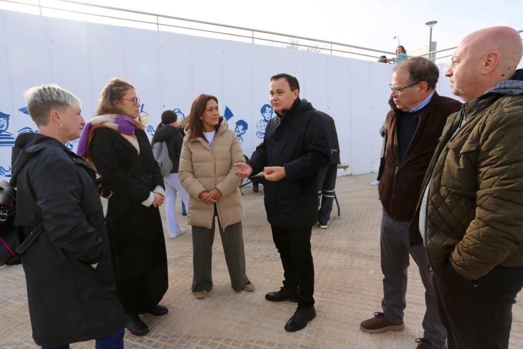 Coslada participa del proyecto ‘España en libertad, 50 años’ realizando un mural colaborativo en el recinto ferial