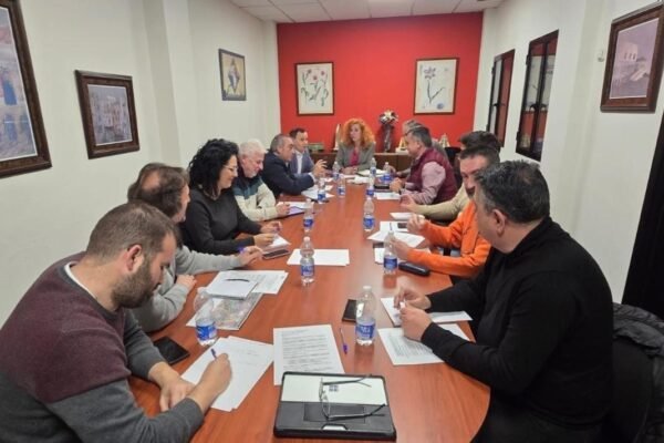 El Ayuntamiento de Coslada ha participado en una reunión de trabajo con la Plataforma Ríos Limpios y varios municipios del entorno del río Jarama con el objetivo de seguir avanzando en la conservación y defensa de este espacio natural de alto valor ambiental para la región.