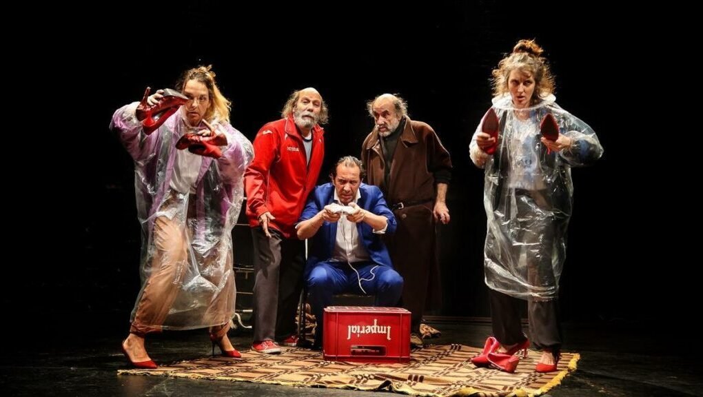 El Teatro Municipal de Coslada acoge el próximo sábado 7 de febrero, a las 19:00 horas, la representación de la nueva obra de la compañía La Zaranda, Todos los ángeles alzaron el vuelo, una propuesta dirigida a público a partir de 16 años que profundiza en los márgenes de la existencia humana desde una mirada poética y crítica.