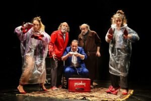 El Teatro Municipal de Coslada acoge el próximo sábado 7 de febrero, a las 19:00 horas, la representación de la nueva obra de la compañía La Zaranda, Todos los ángeles alzaron el vuelo, una propuesta dirigida a público a partir de 16 años que profundiza en los márgenes de la existencia humana desde una mirada poética y crítica.