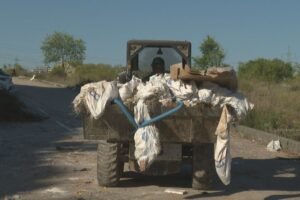 Coslada inicia la limpieza del vertedero ilegal junto al Hospital del Henares