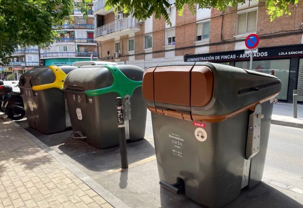 El Ayuntamiento de Coslada instala contenedores marrones para biorresiduos en la ciudad