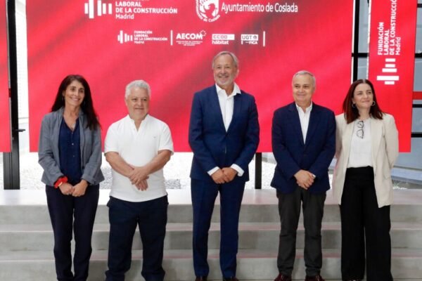 Quince jóvenes de Coslada se forman en construcción gracias a un plan de fomento local