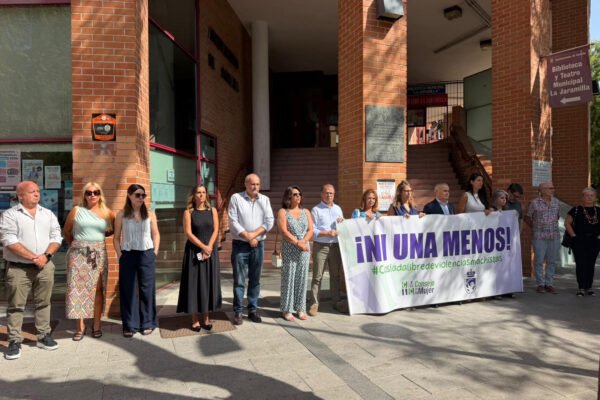 Coslada se une en silencio para condenar los recientes asesinatos en la ciudad