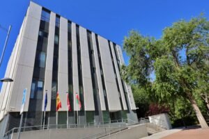 Policía  Local de Coslada detiene a un varón tras ser sorprendido presuntamente intentando robar en el interior de un vehículo