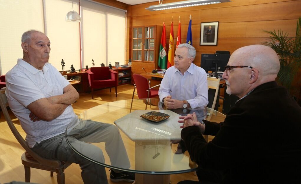 El Ayuntamiento de Coslada rinde tributo al Club Baloncesto Coslada en su 50 aniversario