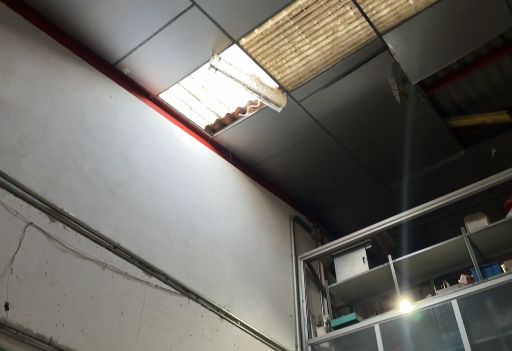 Un trabajador en estado crítico tras caer ocho metros en una nave industrial de Coslada